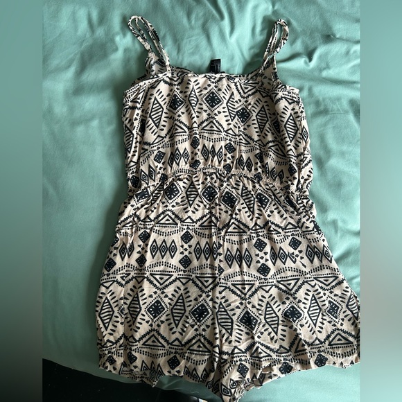 Tan&Black Woman’s Romper - Picture 3 of 4